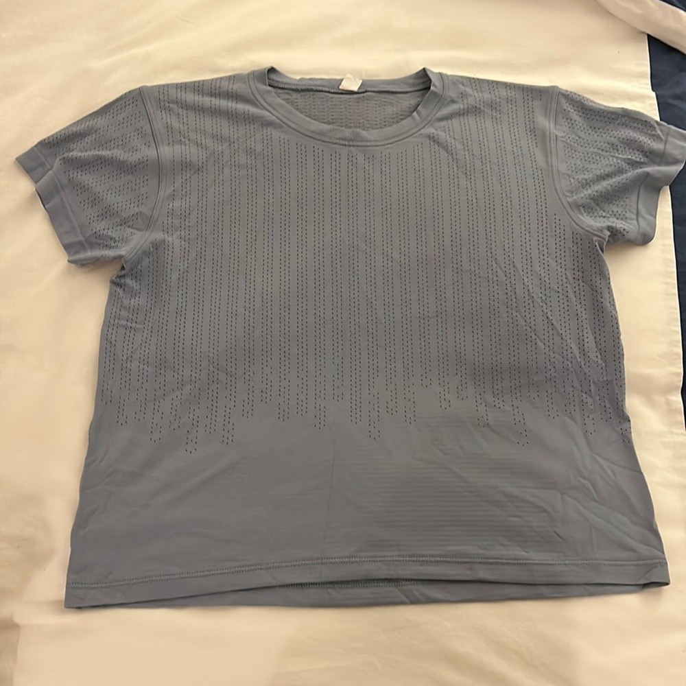 Womens Lululemon cropped workout top
